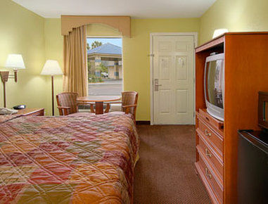 Days By Wyndham Ormond Hotel